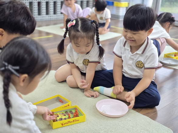 즐거운 수놀이 하바시간 토끼가 당근을 먹을 수 있게 주사위를 굴려보아요